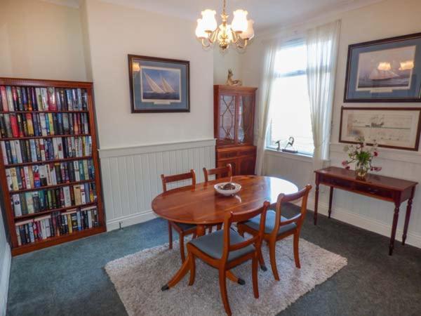 Holiday home 31 Elmville Avenue Scarborough